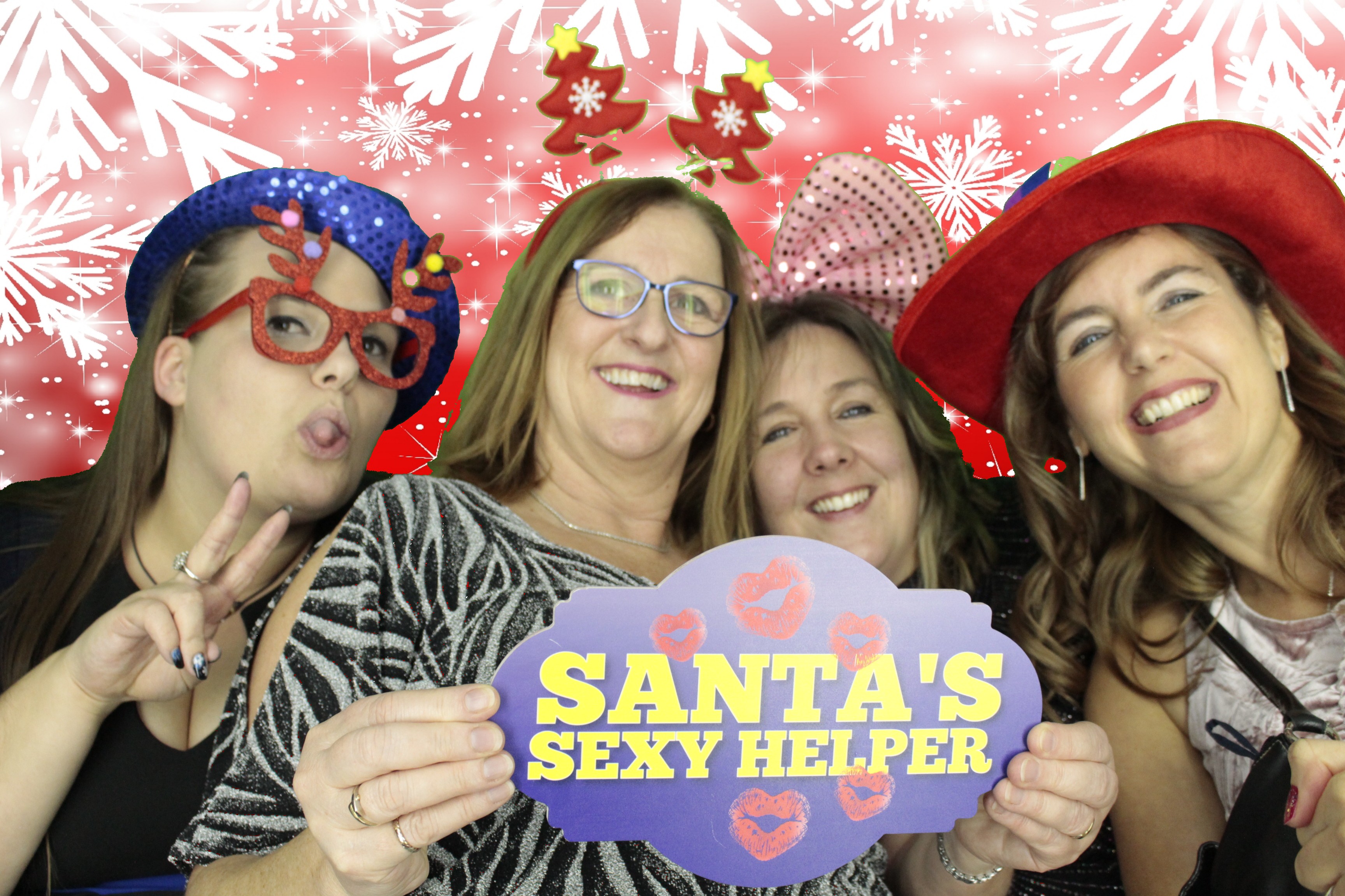 Ocean Network Express Christmas Party 2019 | View more photos from the event at gallery.myphotoboothexperience.co.uk/u/MyPhotoBoothExperienceLtd/Ocean-Network-Express-Christmas-Party-2019